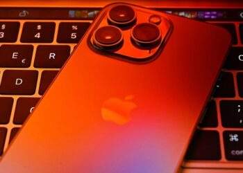 Bên trong phòng thử nghiệm độ bền iPhone của Apple 