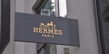 Billionaire Hermès heir’s ex-adviser dies as $16B share dispute remains unsolved