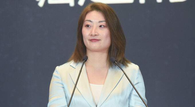 China beverage giant heiress Kelly Zong faces $2B inheritance lawsuit from so-called half-siblings