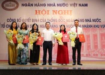 Công bố Quyết định về tổ chức và nhân sự tại NHNN Khu vực 13