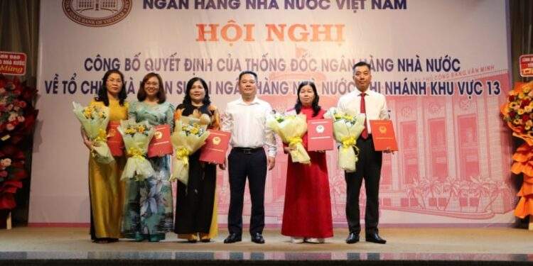 Công bố Quyết định về tổ chức và nhân sự tại NHNN Khu vực 13