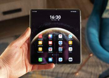 Điện thoại gập Mate X6 của Huawei không được... siêu mỏng như công bố