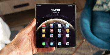 Điện thoại gập Mate X6 của Huawei không được... siêu mỏng như công bố