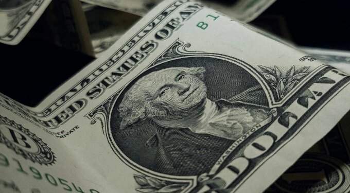 Dollar gains marginally against dong on black market