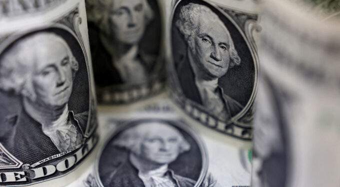 Dollar reaches another high against dong