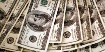 Dollar rises against dong on black market