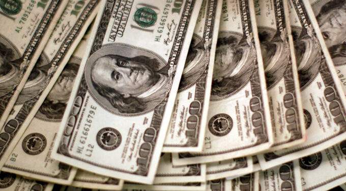 Dollar rises against dong on black market