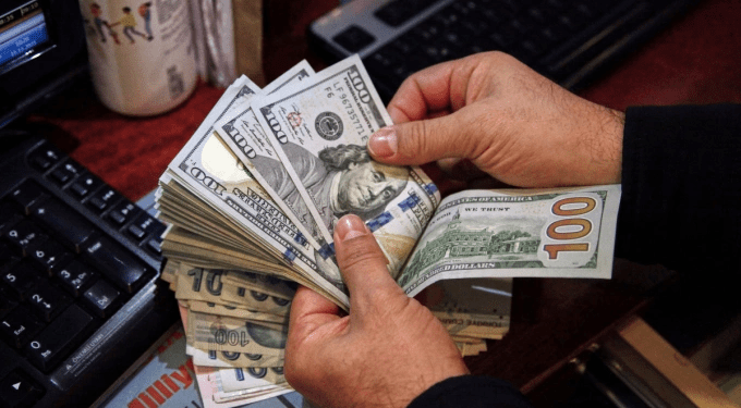 Dollar strengthens against dong - VnExpress International