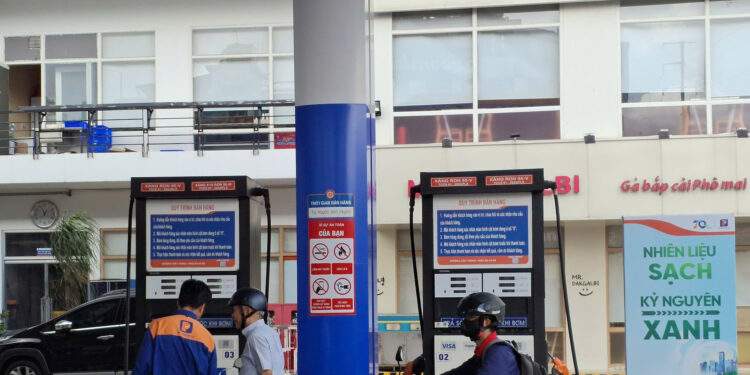 Giá rẻ hơn RON 95, bất ngờ với phản ứng của khách hàng