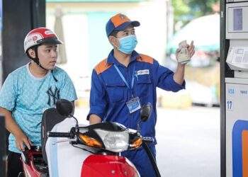 Giá xăng dầu đồng loạt giảm mạnh