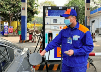 Giá xăng dầu hôm nay 28/6: Trượt dài dưới đáy