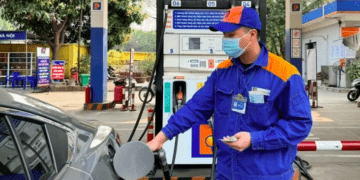 Giá xăng dầu hôm nay 28/6: Trượt dài dưới đáy