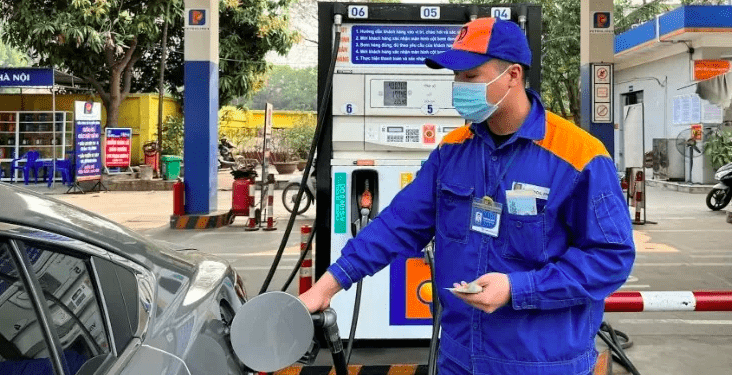 Giá xăng dầu hôm nay 28/6: Trượt dài dưới đáy