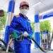 Giảm liên tục, xăng dầu trong nước sẽ lao dốc?