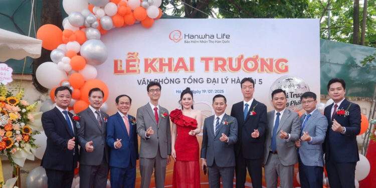 Hoa hậu Phan Kim Oanh và Hanwha Life Việt Nam hợp tác kinh doanh bảo hiểm 
