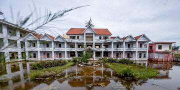 Khách đông đến mức không kịp đếm tiền