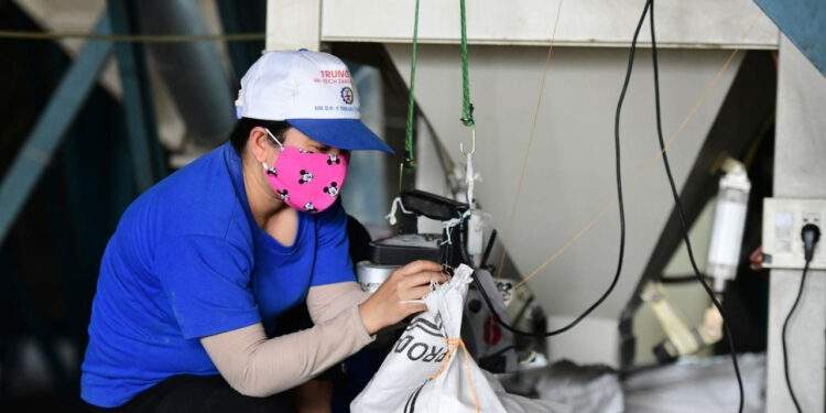 Lúng túng in nhãn bao bì vì chưa đổi được giấy phép kinh doanh theo địa chỉ mới