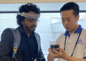 Startup Việt giới thiệu thiết bị thông minh giám sát sức khỏe tinh thần