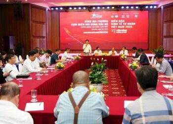 Thiếu 'đầu tàu' dẫn dắt, cạnh tranh khốc liệt trên sân nhà