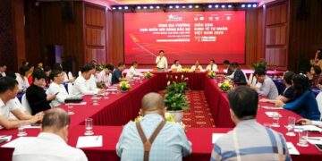 Thiếu 'đầu tàu' dẫn dắt, cạnh tranh khốc liệt trên sân nhà