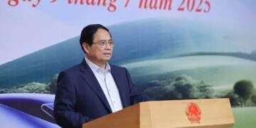 Thủ tướng họp với các tỉnh, thành gỡ khó cho loạt đường sắt tốc độ cao