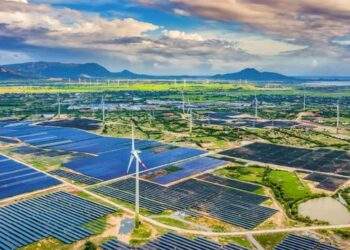 Thủ tướng yêu cầu 9 địa phương và nhiều bộ khẩn trương tháo gỡ khó khăn các dự án năng lượng tái tạo