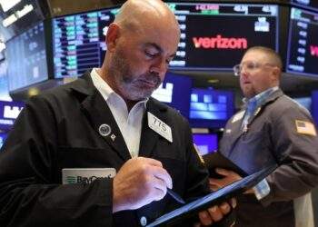 US stocks hit record high on Vietnam trade deal, tech stocks