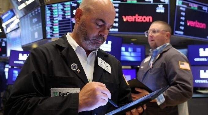 US stocks hit record high on Vietnam trade deal, tech stocks