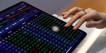 VN-Index rebounds following sharp drop