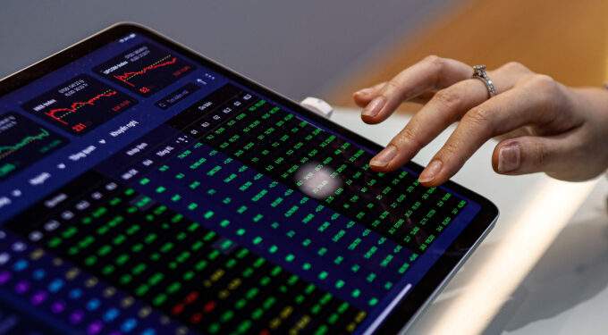 VN-Index rebounds following sharp drop