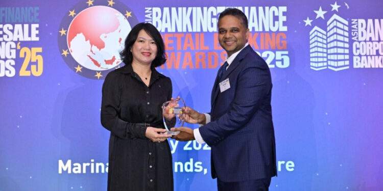 Vietcombank tiếp tục được vinh danh và nhận cú đúp giải thưởng quản trị rủi ro từ Asian Banking and Finance