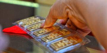 Vietnam gold price edges down
