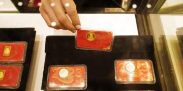 Vietnam gold price stays flat amid global slip