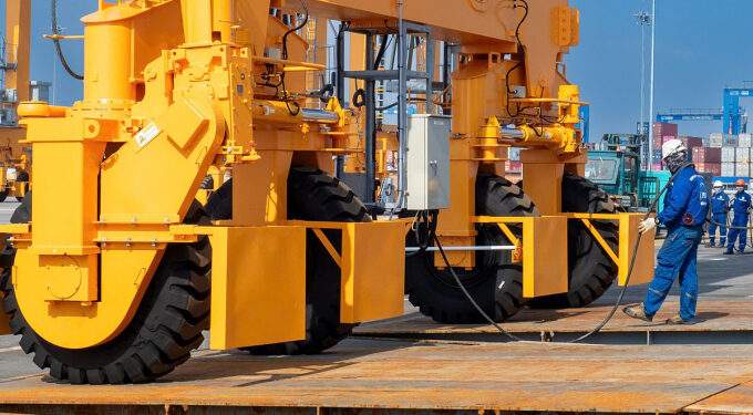 Vietnam posts $7.6B trade surplus in H1