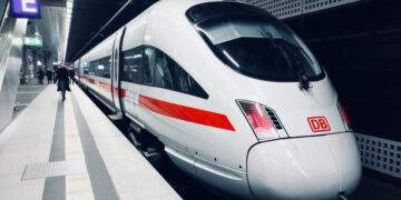 Vietnam’s richest man Pham Nhat Vuong hikes capital of railroad company VinSpeed by 150%