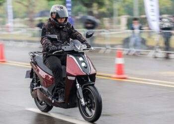 VinFast to foot registration fee bill in Hanoi for electric bikes