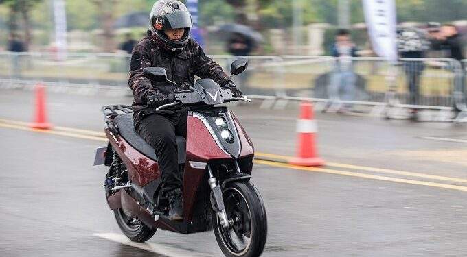 VinFast to foot registration fee bill in Hanoi for electric bikes