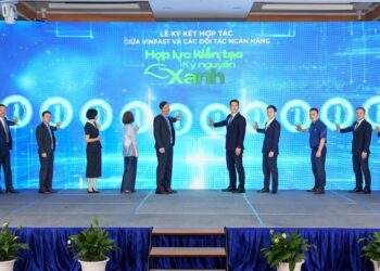 VinFast và 12 ngân hàng hỗ trợ 'chưa từng có' cho người dân thủ đô đổi sang xe điện