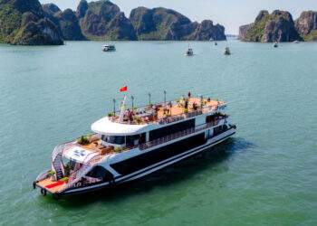 Vịnh Hạ Long 'đóng cửa' từ 20/7, Ninh Bình ngừng tham quan khi thời tiết xấu