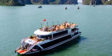 Vịnh Hạ Long 'đóng cửa' từ 20/7, Ninh Bình ngừng tham quan khi thời tiết xấu