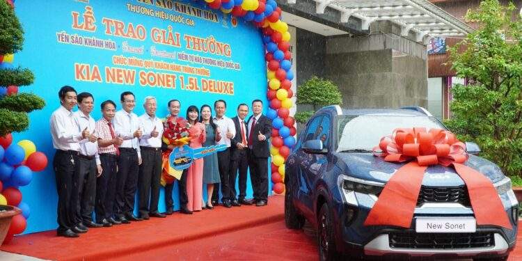 Yến sào Khánh Hoà trao thưởng xe ô tô cho khách hàng ở Cà Mau