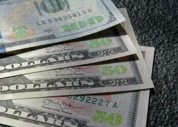 Dollar edges up against dong on black market