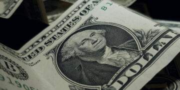 Dollar gains over dong on black market