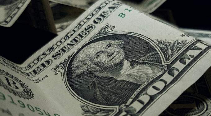 Dollar gains over dong on black market