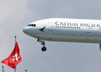 Cathay Pacific places first Boeing order in 12 years