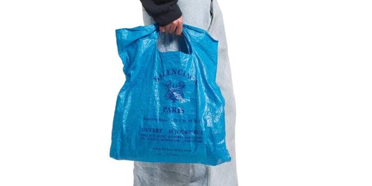 Chiếc túi nhàu nhĩ như túi nilon giá 26 triệu khiến dân chơi choáng váng
