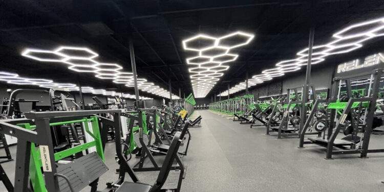 Chủ phòng gym thu 100 tỷ, đi xe sang rồi nhận kết buồn