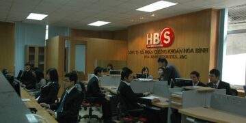 Chủ tịch GenZ của Chứng khoán Hòa Bình nộp đơn từ nhiệm