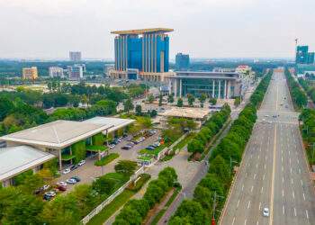Đại bàng toàn cầu tìm “tổ” tại các trung tâm công nghiệp (Bài 4)