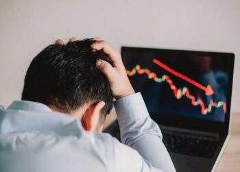 Dòng tiền dồi dào trong ngày chứng khoán đi tàu lượn, điểm sáng TCB và HPG